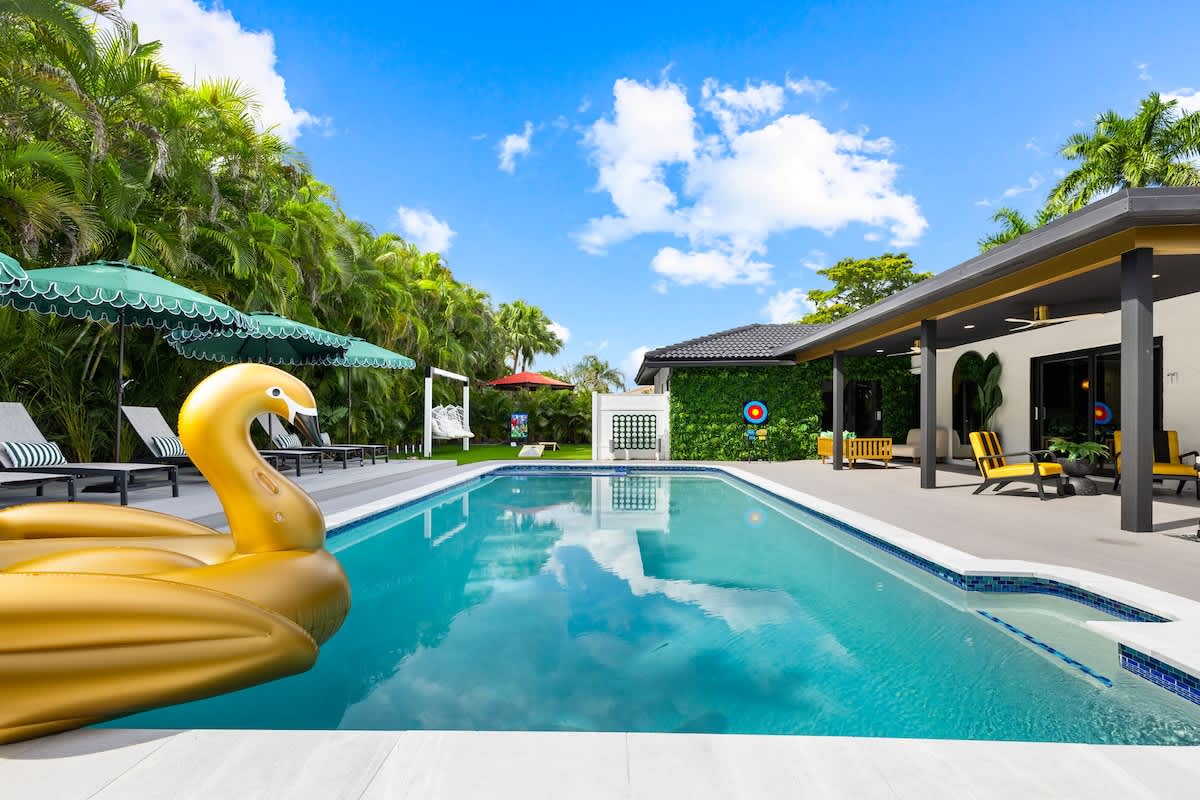 Home in Coral Springs property photo 2
