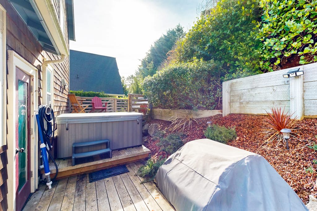 Home in Lincoln City property photo 2
