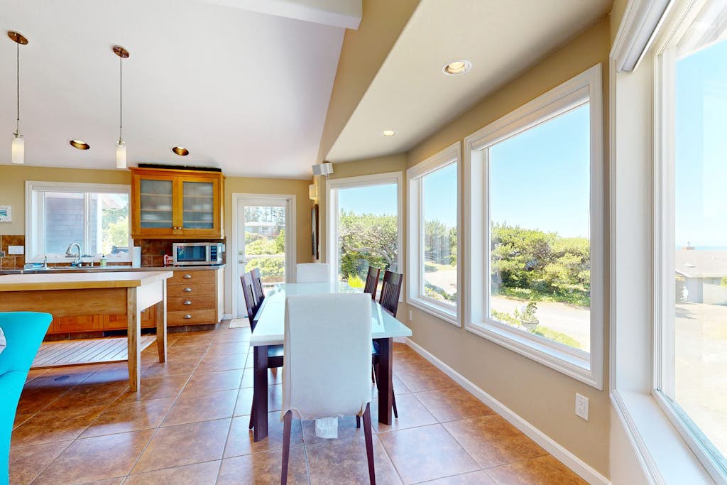 Home in Oceanside property photo 2