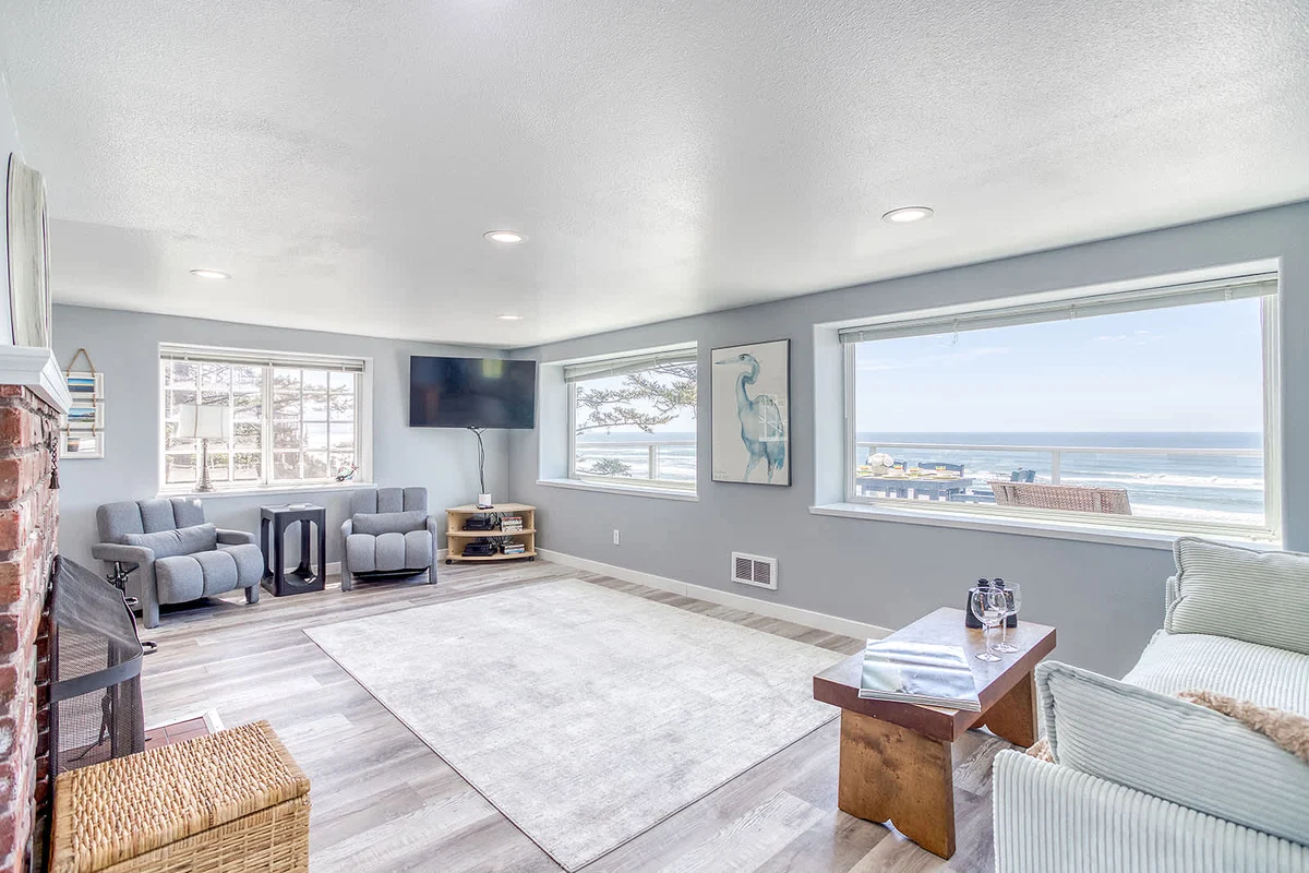 Home in Oceanside property photo 4