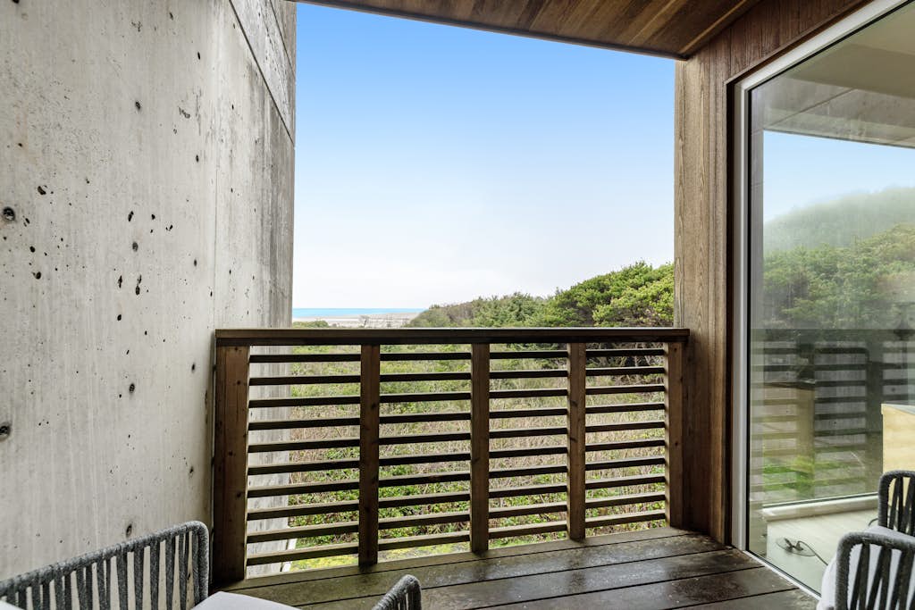 Apartment in Rockaway Beach property photo 2