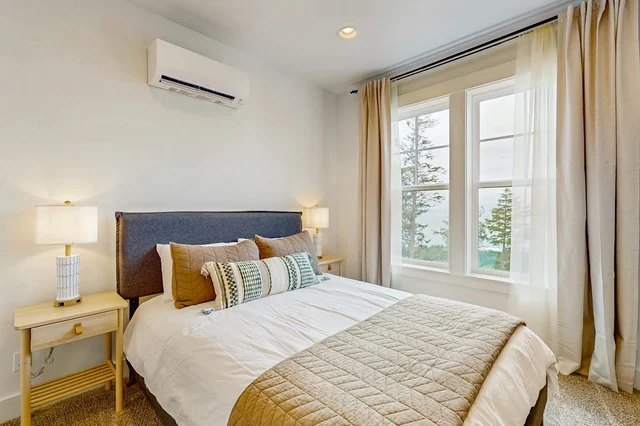 Bedroom 1 image 1