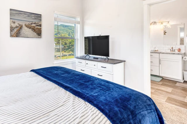 Bedroom 1 image 1