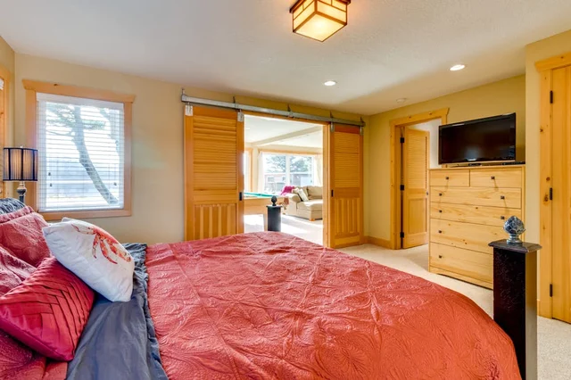 Bedroom 1 image 1
