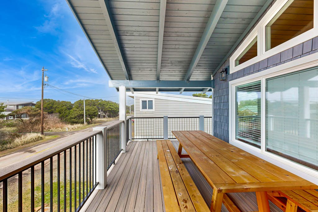 Home in Rockaway Beach property photo 5