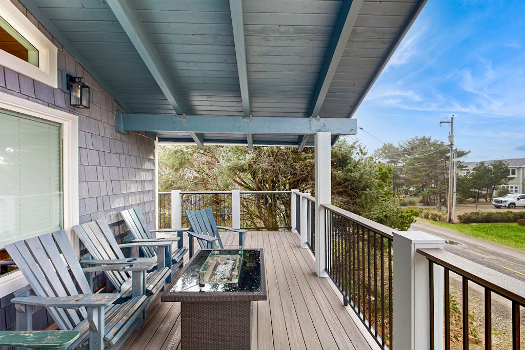 Home in Rockaway Beach property photo 2