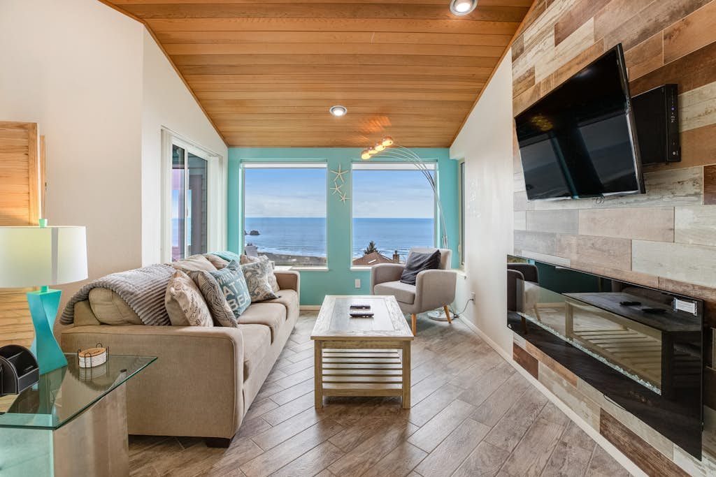 Home in Rockaway Beach property photo 1