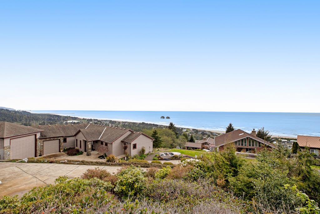 Home in Rockaway Beach property photo 3