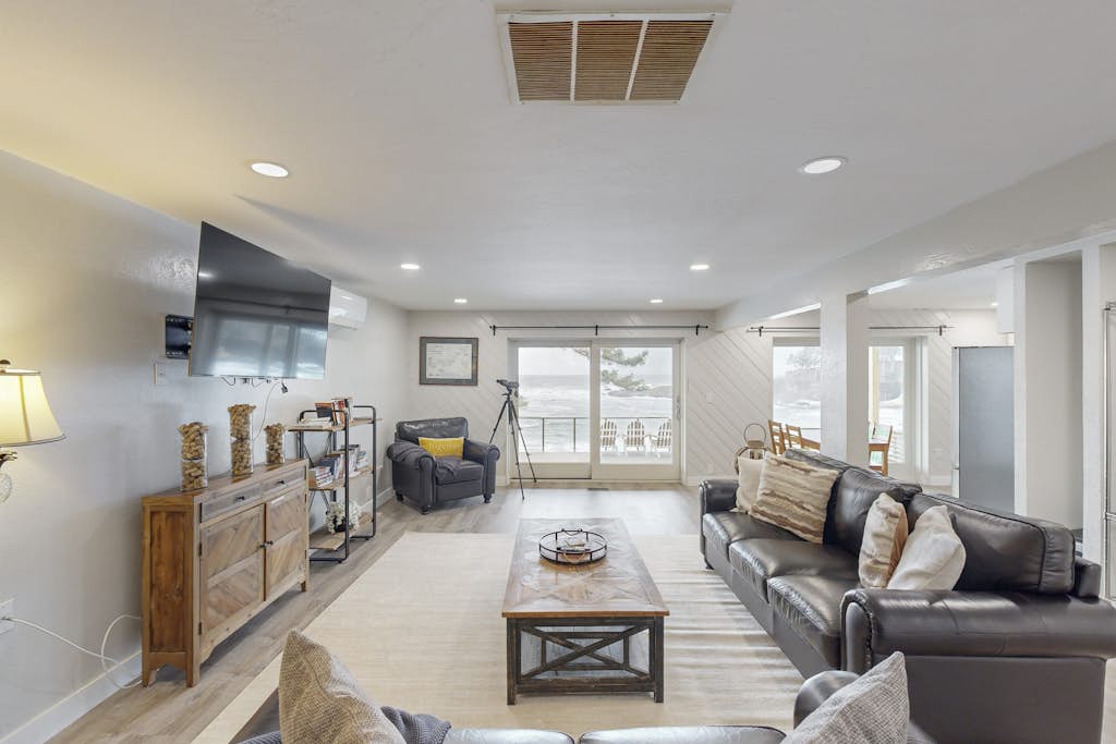 Home in Depoe Bay property photo 1