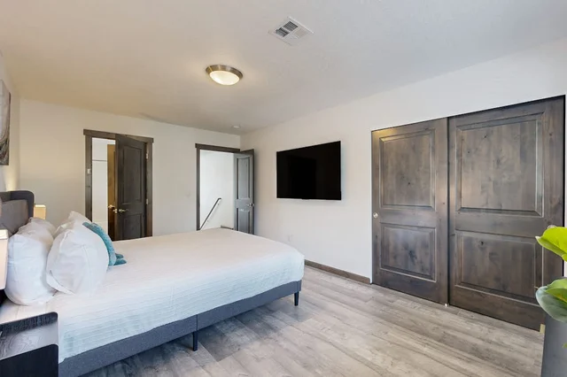 Bedroom 1 image 1