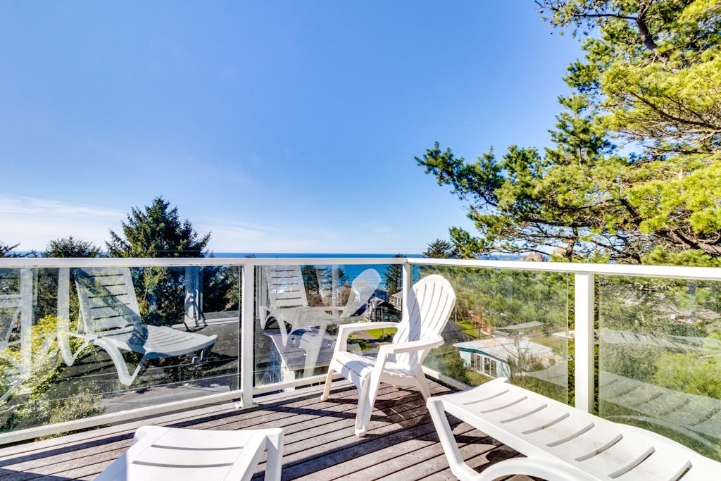 Gorgeous Home with Ocean Views Beach Access and Private Hot Tub property photo 4