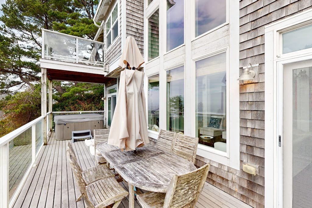Gorgeous Home with Ocean Views Beach Access and Private Hot Tub property photo 2