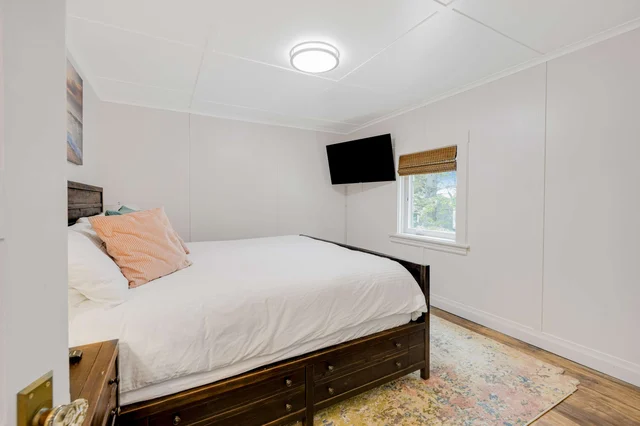 Bedroom 5 image 1