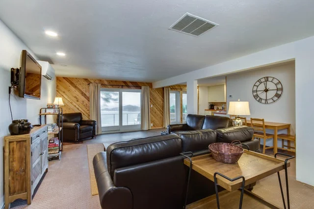 Living Room image 1
