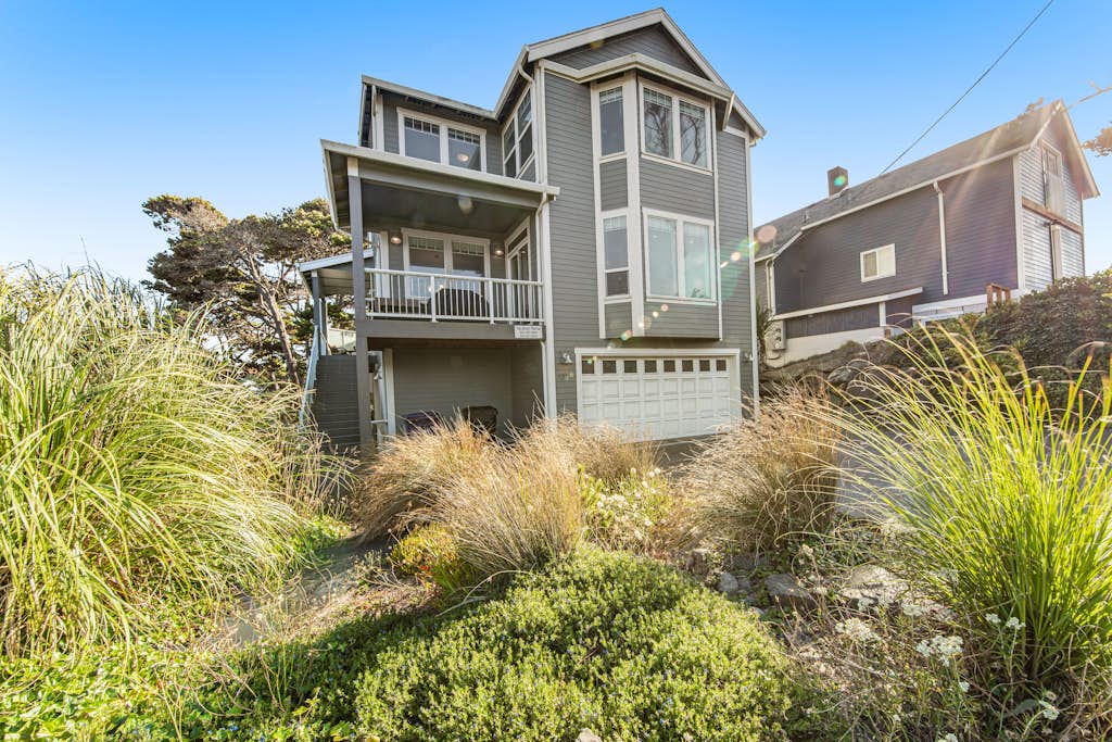 Home in Lincoln City property photo 2