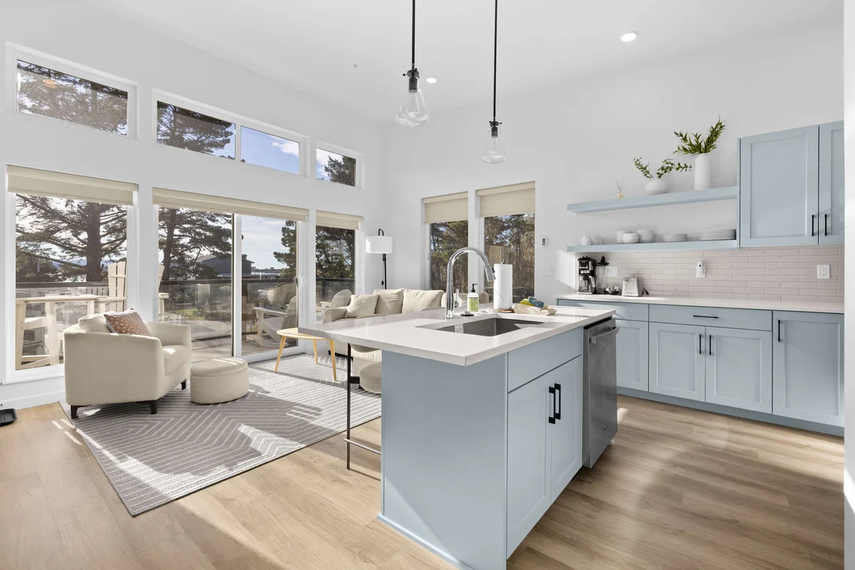 Modern Lincoln City loft near Siletz Bay, Taft Beach, and D River property photo 4