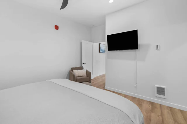 Bedroom 1 image 1