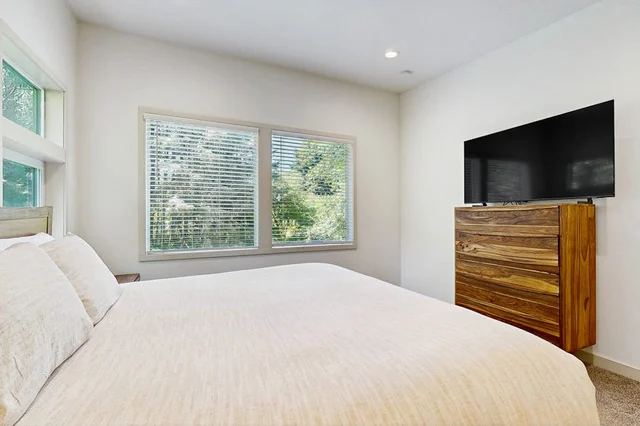 Bedroom 2 image 1