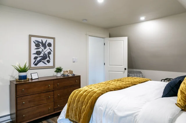 BEDROOM image 1