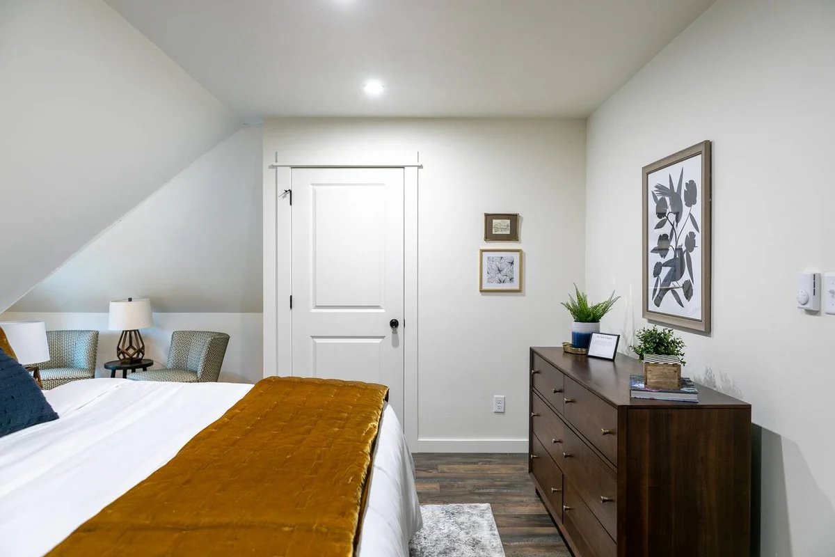 Charming Historic Upper Walk to Downtown & Lakes #27