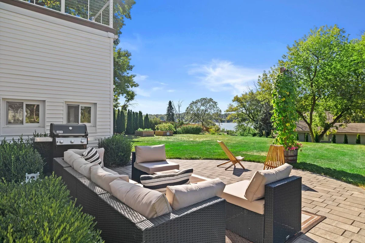Well Appointed Home Steps from Pewaukee Lake #22