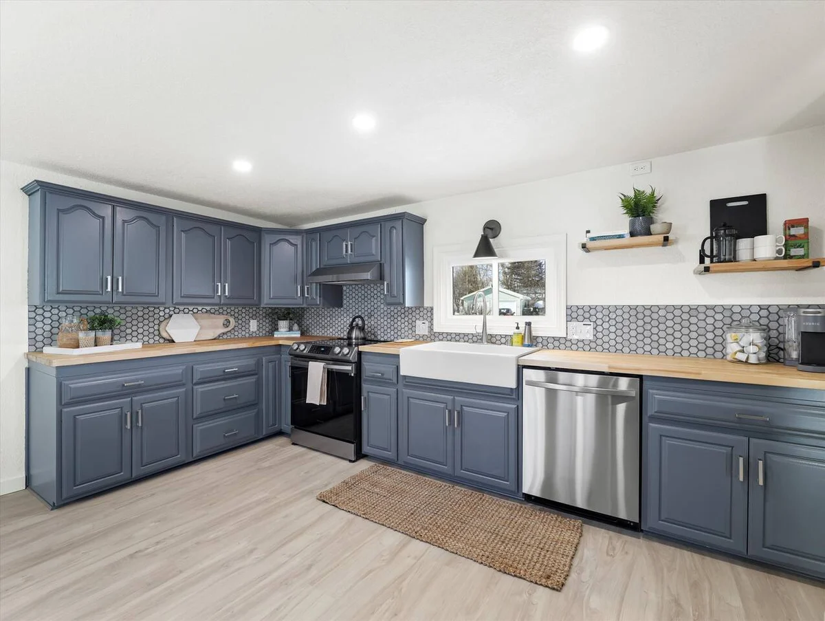 Well Appointed Home Steps from Pewaukee Lake #7