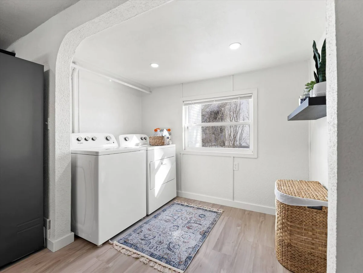 Well Appointed Home Steps from Pewaukee Lake #27