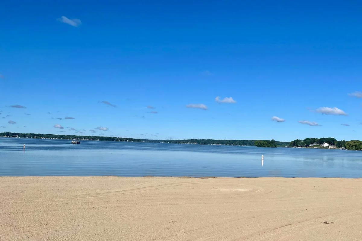 Well Appointed Home Steps from Pewaukee Lake #34