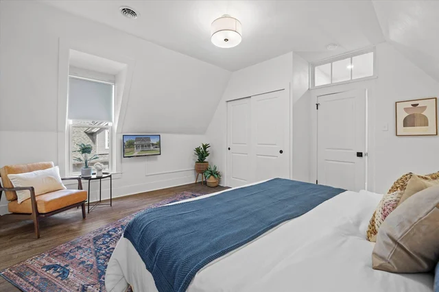 BEDROOM image 1