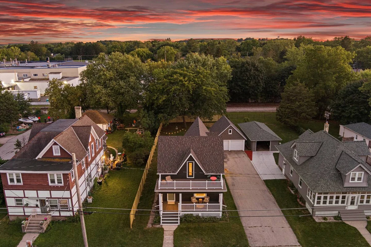 Stylish Retreat Near Wedding Venues + Fire Pit #40