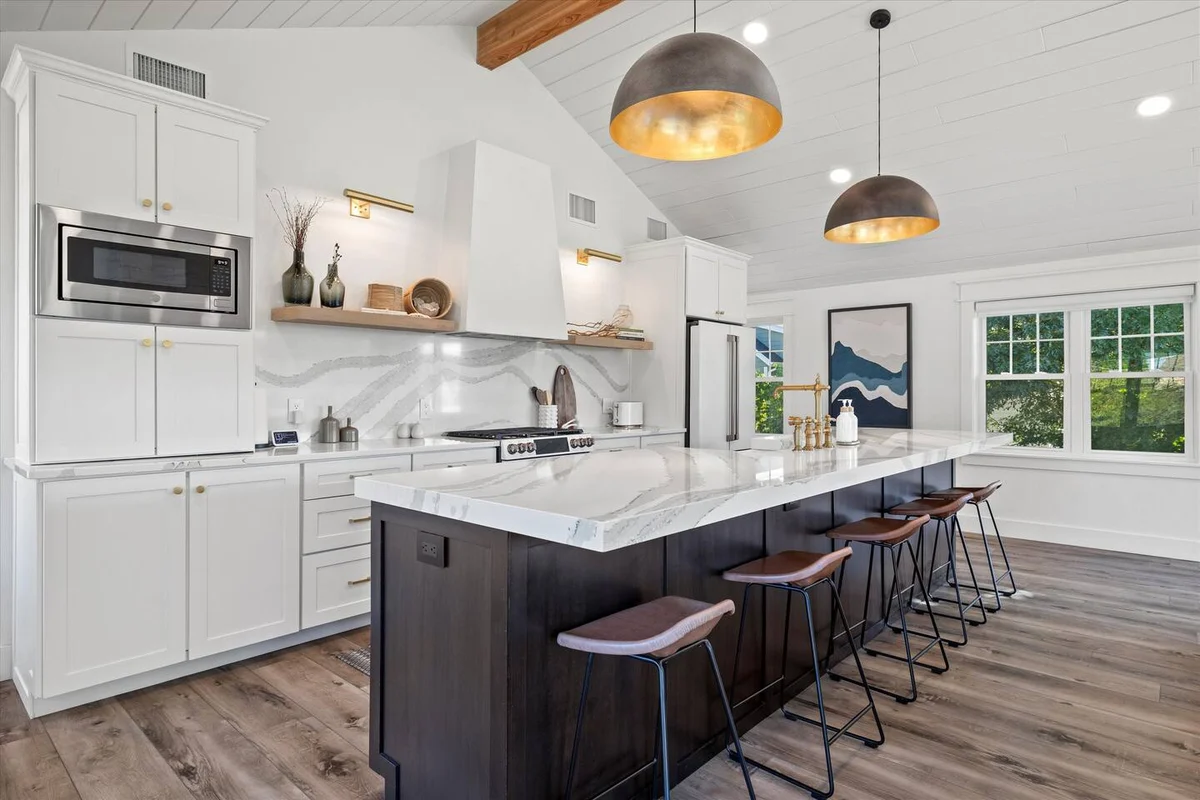 Lakeview Retreat | Main & Guest House, Sleeps 10 #15