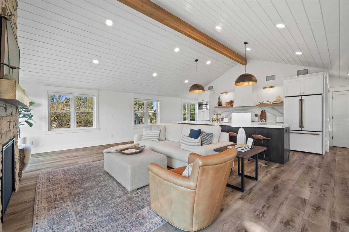 Lakeview Retreat | Main & Guest House, Sleeps 10 #16