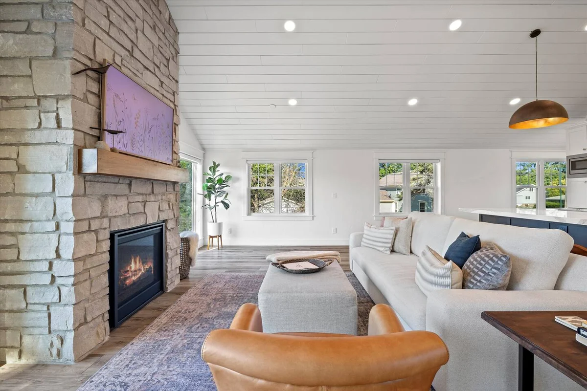 Lakeview Retreat | Main & Guest House, Sleeps 10 #27