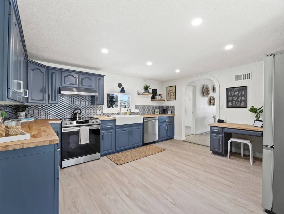 Lakeview Retreat | Main & Guest House, Sleeps 10 #44