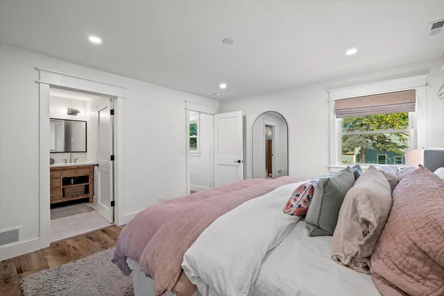 BEDROOM image 1