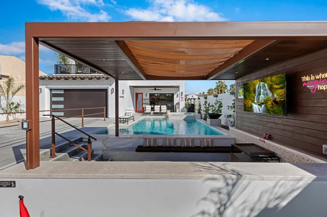 Santa Barbara-Style Desert Retreat property photo 10
