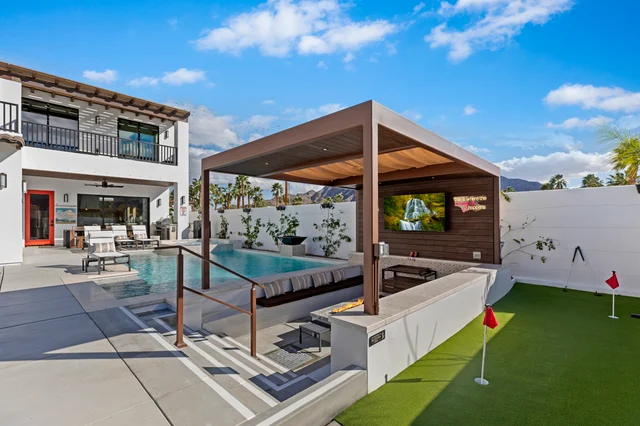 Santa Barbara-Style Desert Retreat property photo 9