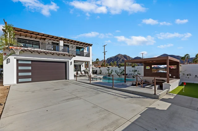 Santa Barbara-Style Desert Retreat property photo 8