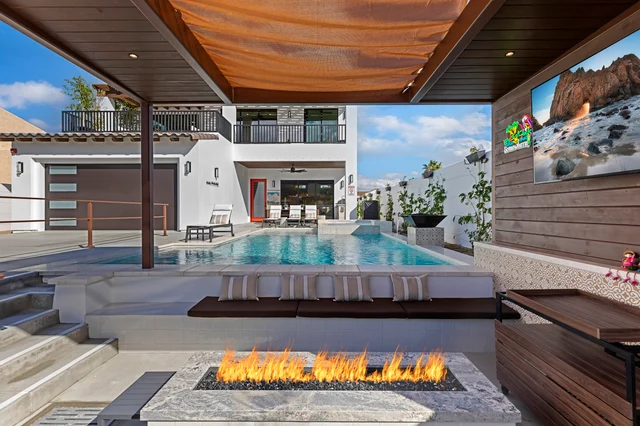 Santa Barbara-Style Desert Retreat property photo 12