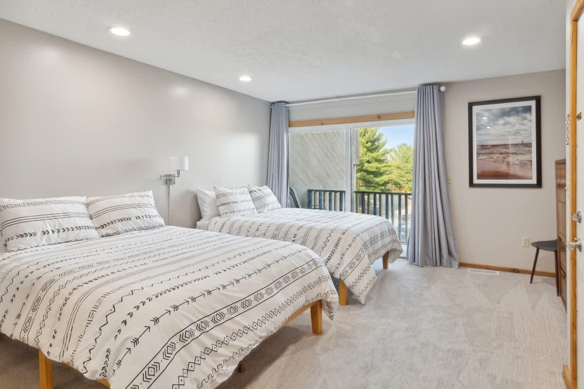 Bedroom 1 image 1