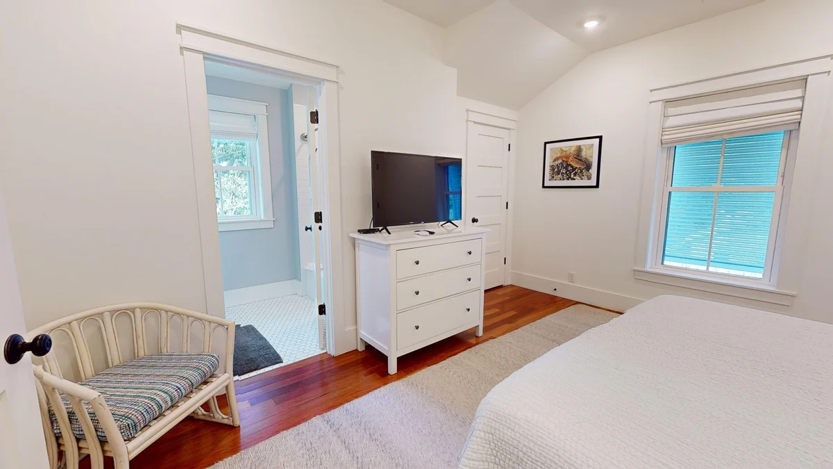Bedroom 2 image 1
