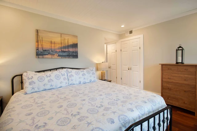 Bedroom 1 image 1
