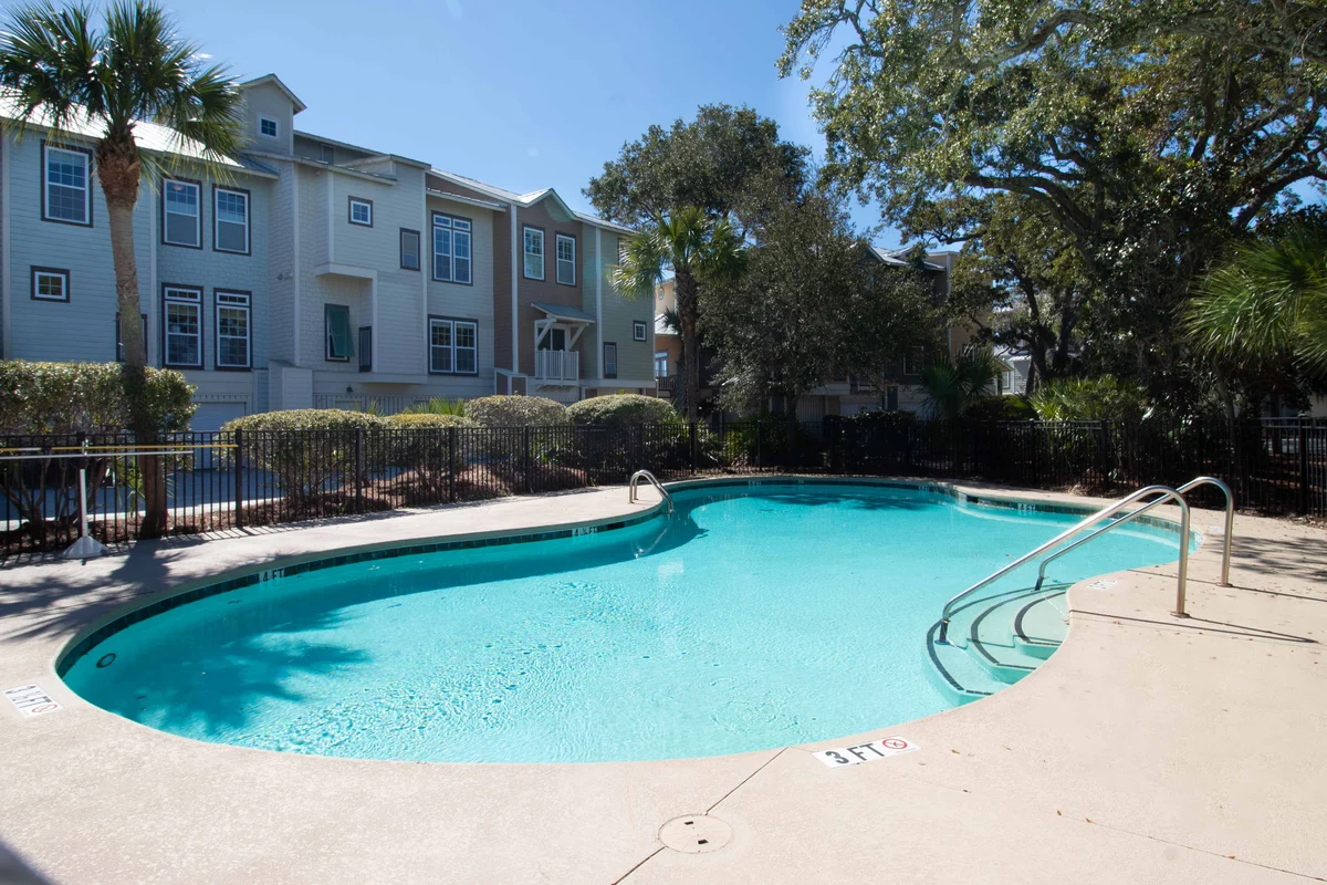 Condo in Charleston property photo 2