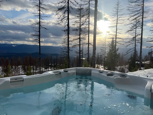 @HouseonGlacier Ski-in, Ski-Out with Private Hot Tub & View