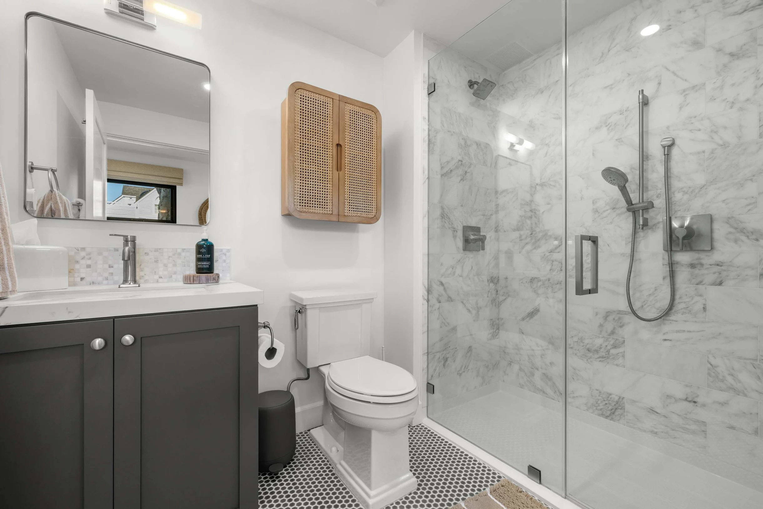 4BR | Steps to Beach + Bay: BBQ, Dog Friendly #13