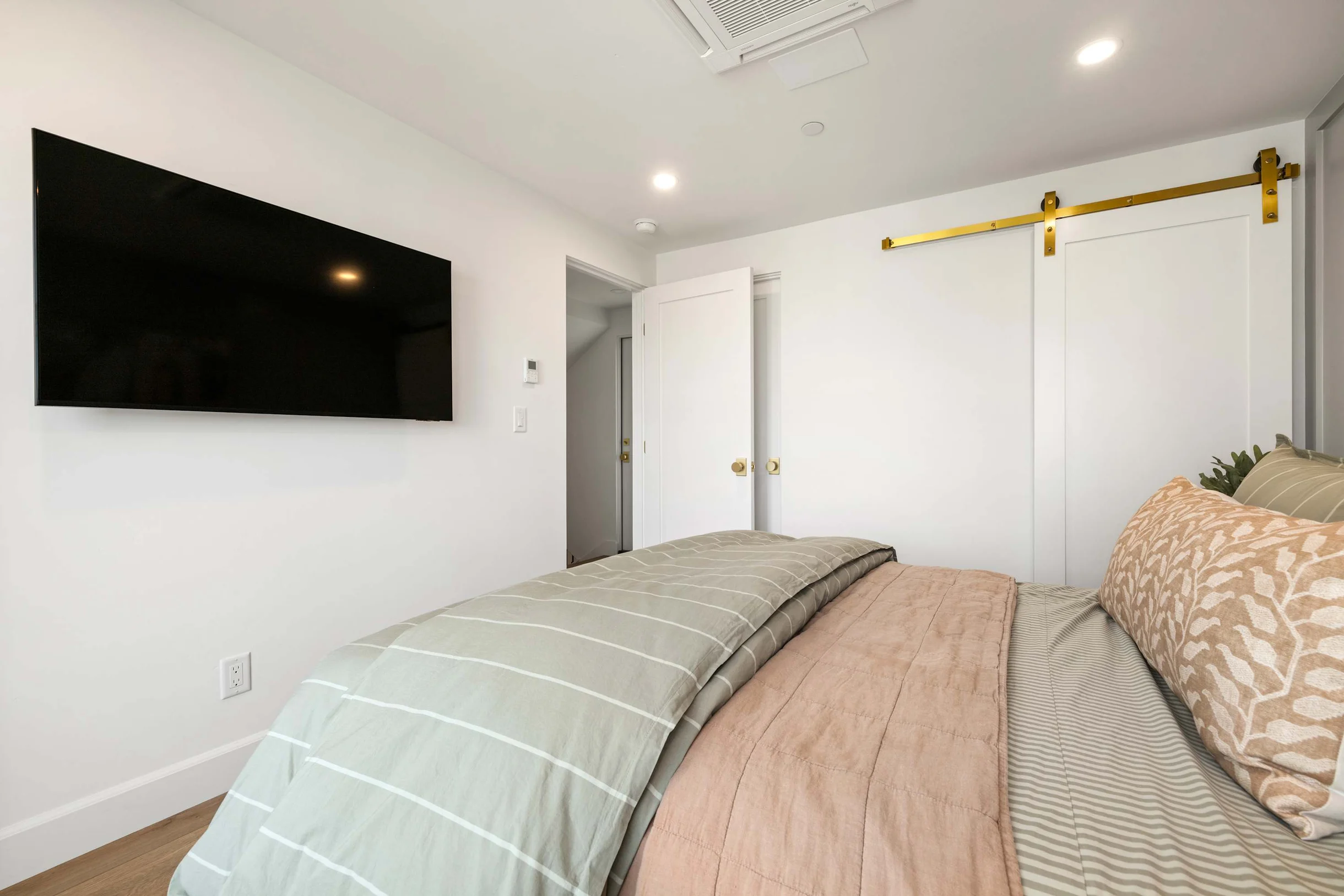 4BR | Steps to Beach + Bay: BBQ, Dog Friendly #34