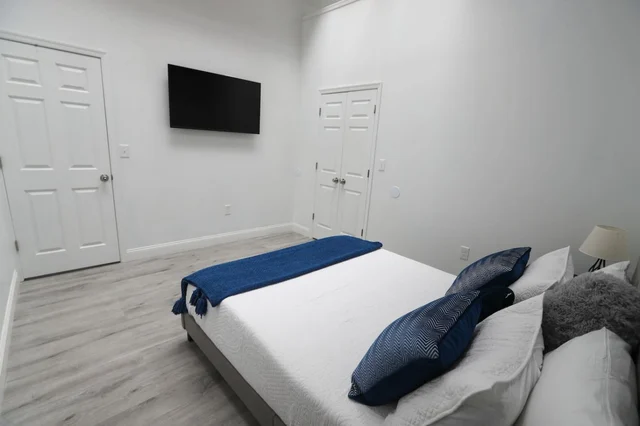 Bedroom 1 image 1