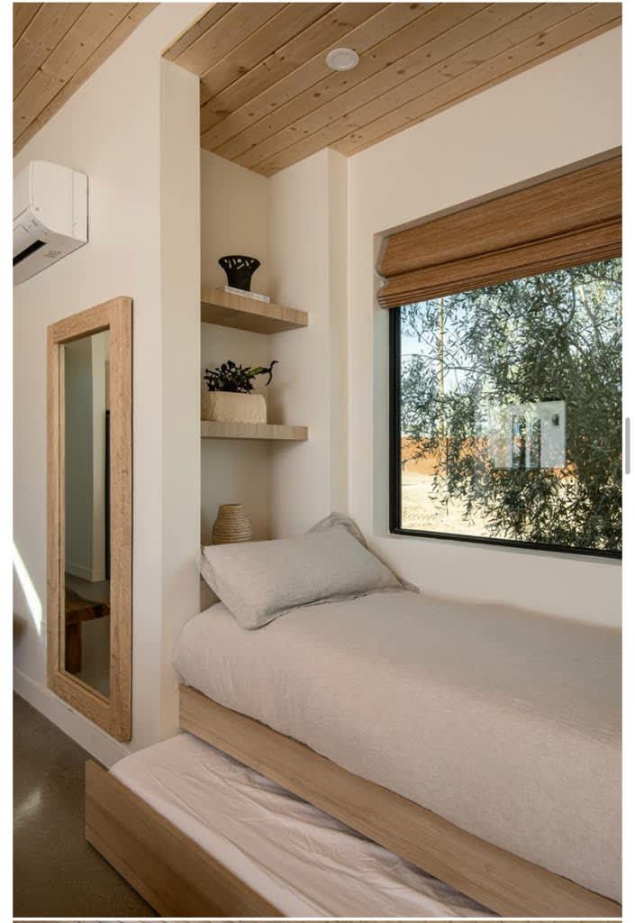 Bedroom 5 image 1
