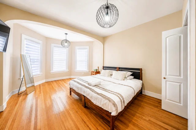 BEDROOM image 1