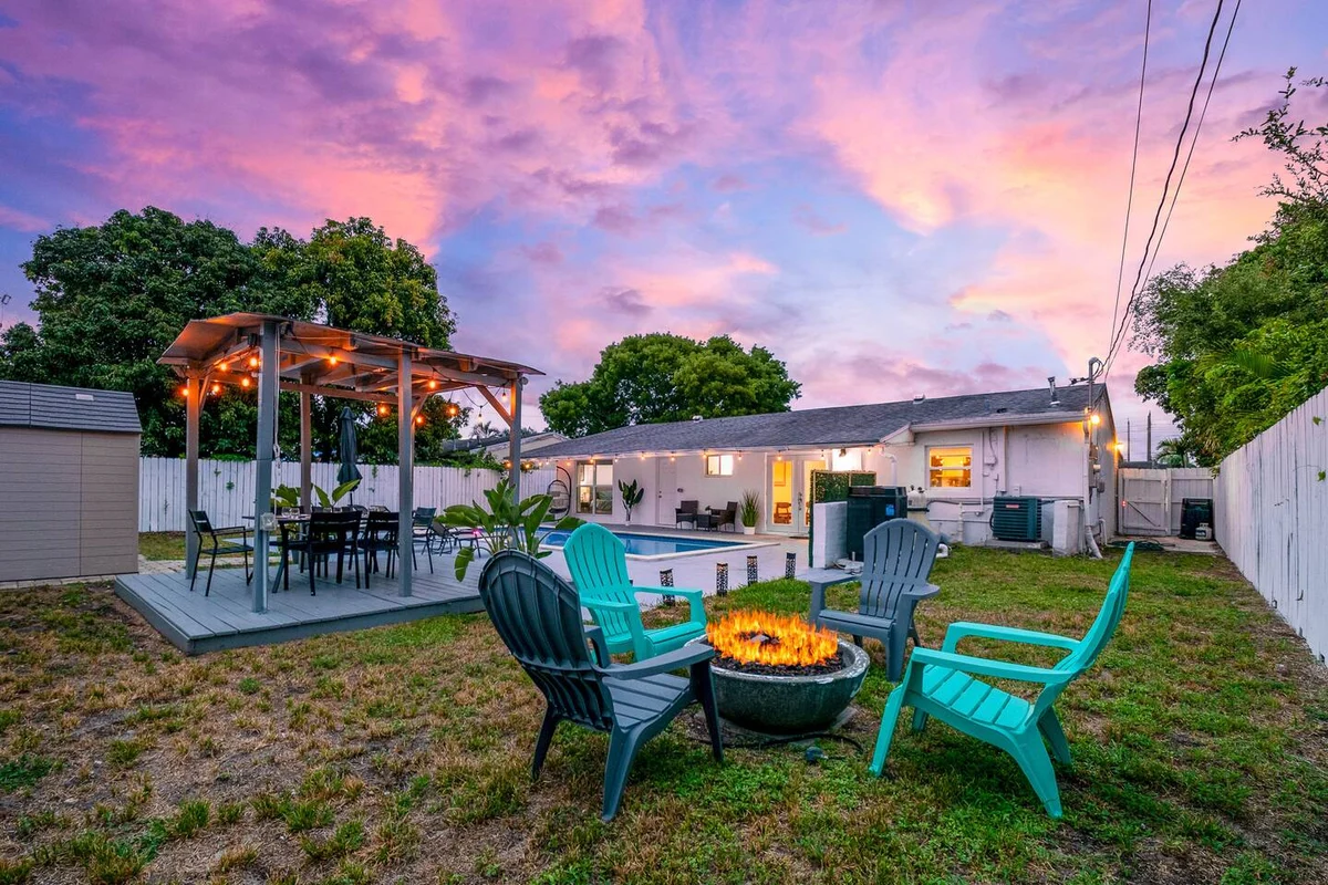 Home in Hollywood property photo 3